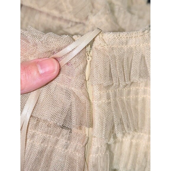 Kimchi Blue Dress XS Women's Cream Ruffle Trim Rosette One Shoulder Leg Slit - Picture 7 of 10